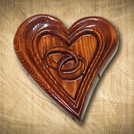 Herzförmige Ringkissen aus Holz-Decoartwood